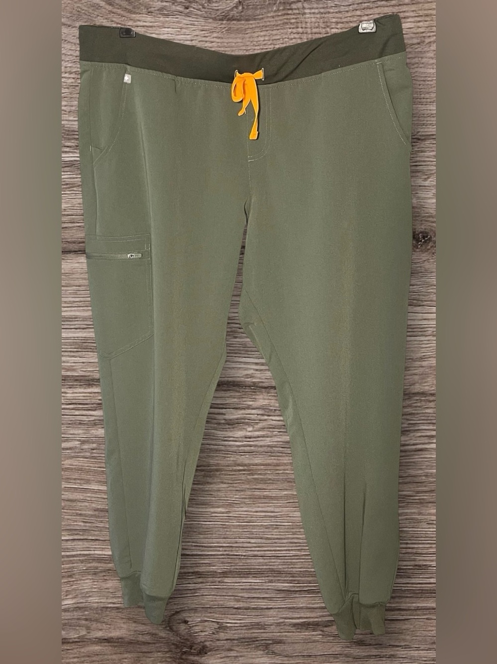 💚FIGS- Limited edition color-Moss. Zamora Jogger Scrub Pants. Size-XXL. EUC.